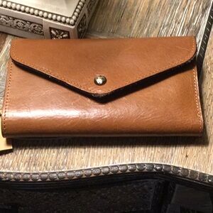 PATRICIA NASH | Cori Leather Envelope Wallet in Biscuit